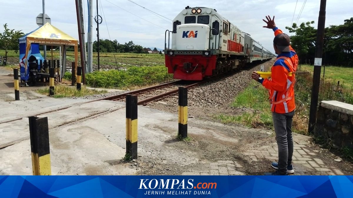 This is the Cost to Eliminate All Level Crossings in Indonesia