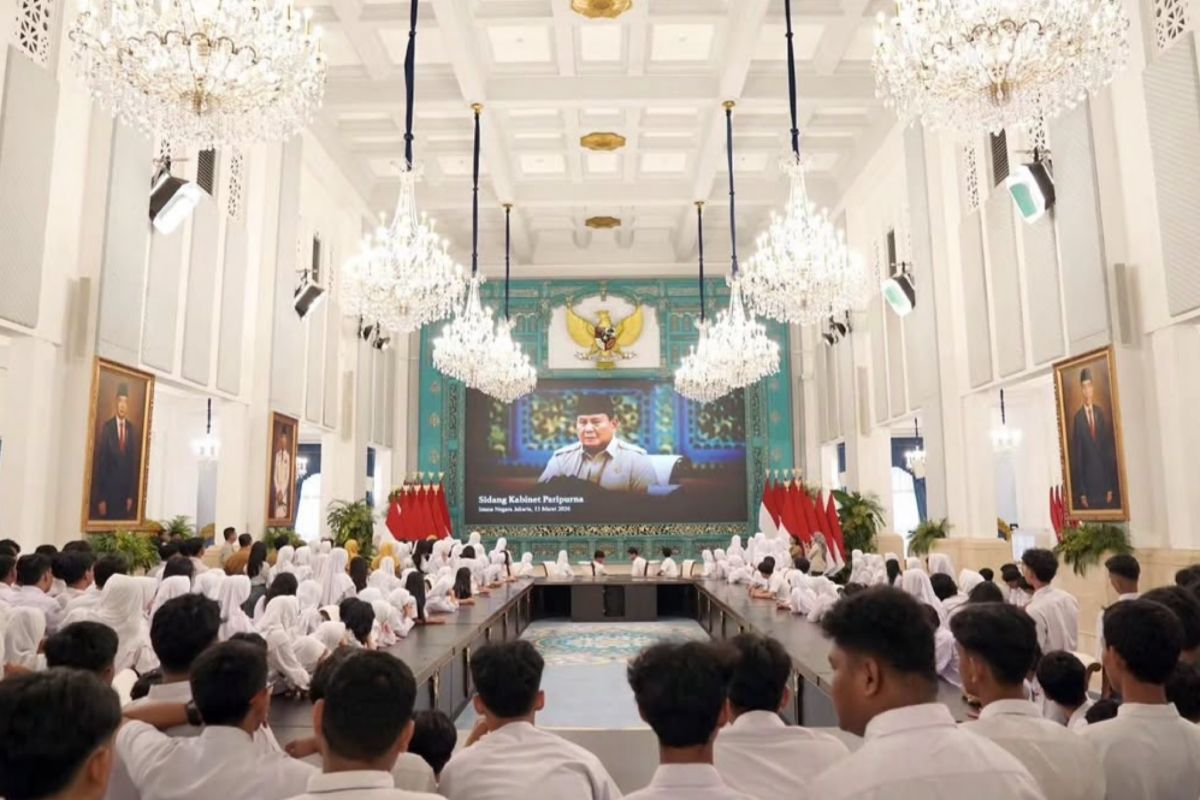 264 Students from SMA Negeri 84 Attend Government Education Programme at the Palace