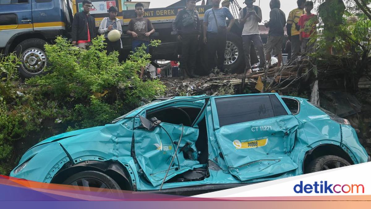 Portrait of the Wrecked Taxi that Triggered the Fatal Bekasi Train Collision