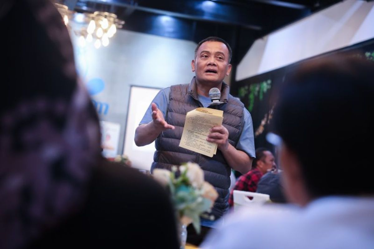 Central Java Governor Absorbs Workers' Aspirations Ahead of May Day