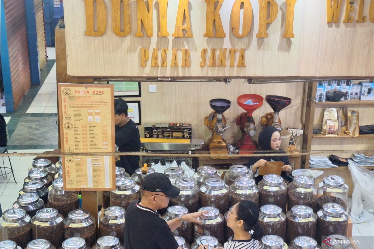 Pasar Santa relies on coffee as its main attraction, with special market segmentation