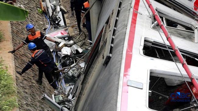 Communications Minister Urges Public to Stop Spreading Hoax About Train Collision in Bekasi