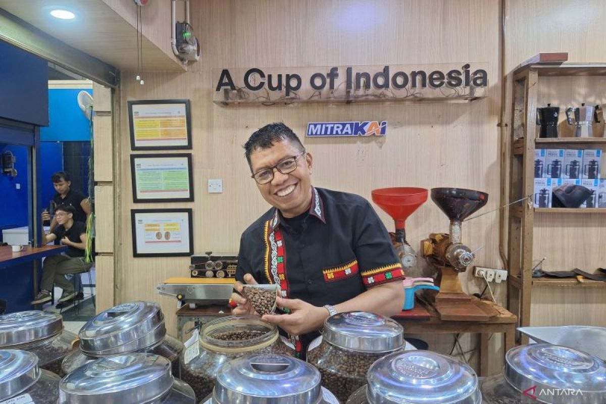 Coffee stall at Pasar Santa offers barista training for Rp500,000