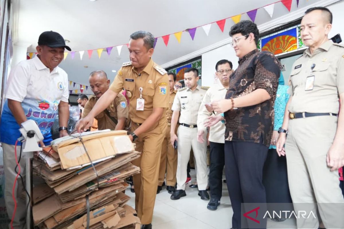 East Jakarta City Government Strengthens Waste Management through "Ceria Waste Bank"