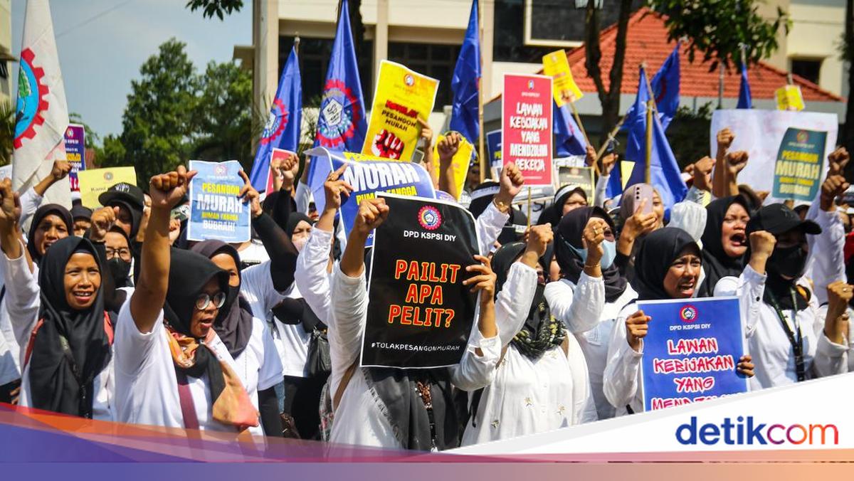 Management Absent, Mediation on Garment Factory Workers' Severance in Sleman Fails