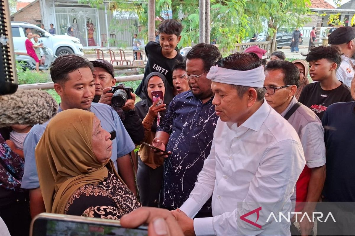 West Java Governor Highlights Railway Crossings Without Gates
