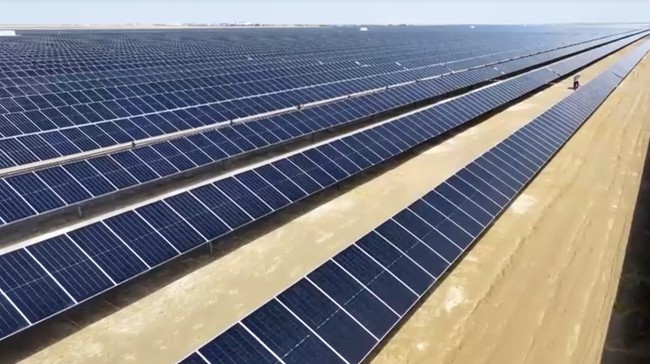 This Petrodollar Country Abandons Oil, Builds Solar Power Plant in the Desert