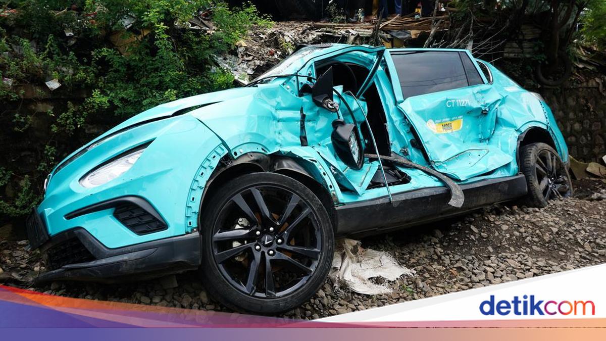 5 Facts about Green SM Taxi in Bekasi Train Accident
