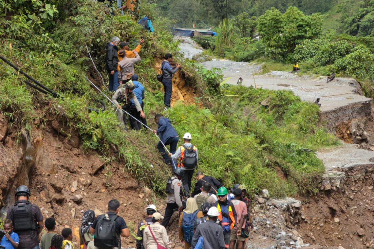 Mimika Regency deploys integrated team to landslide site in Tembagapura