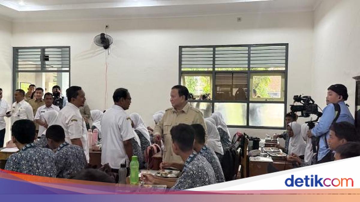 Prabowo Visits SMAN 1 Cilacap, Inspects School Revitalisation Implementation