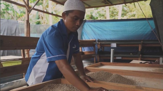 Kuala Tanjung Residents Turn 2 Tonnes of Waste into Income Source