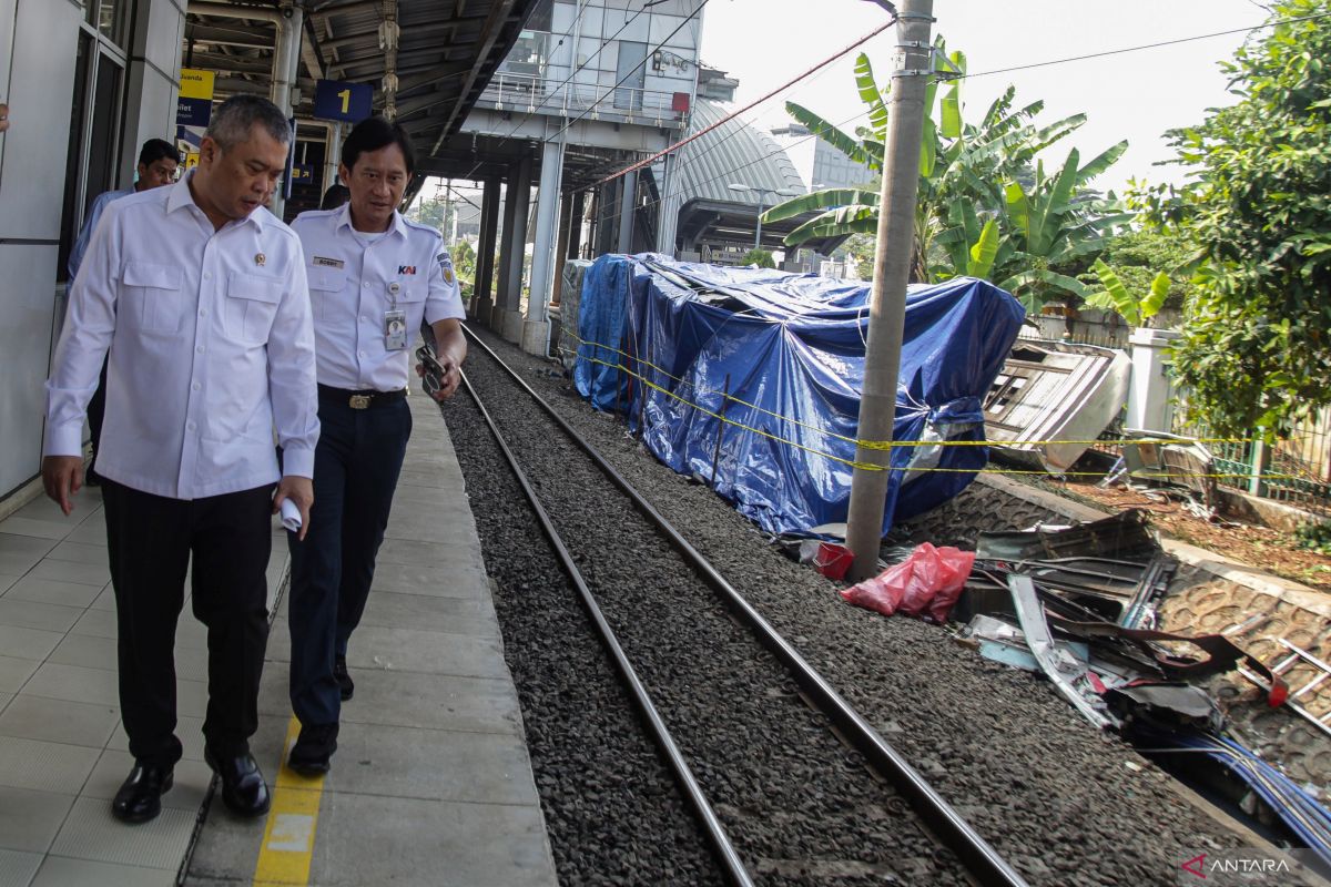 Minister of Transportation and KAI President Director Inspect Site of Train Collision Incident at Bekasi Timur Station