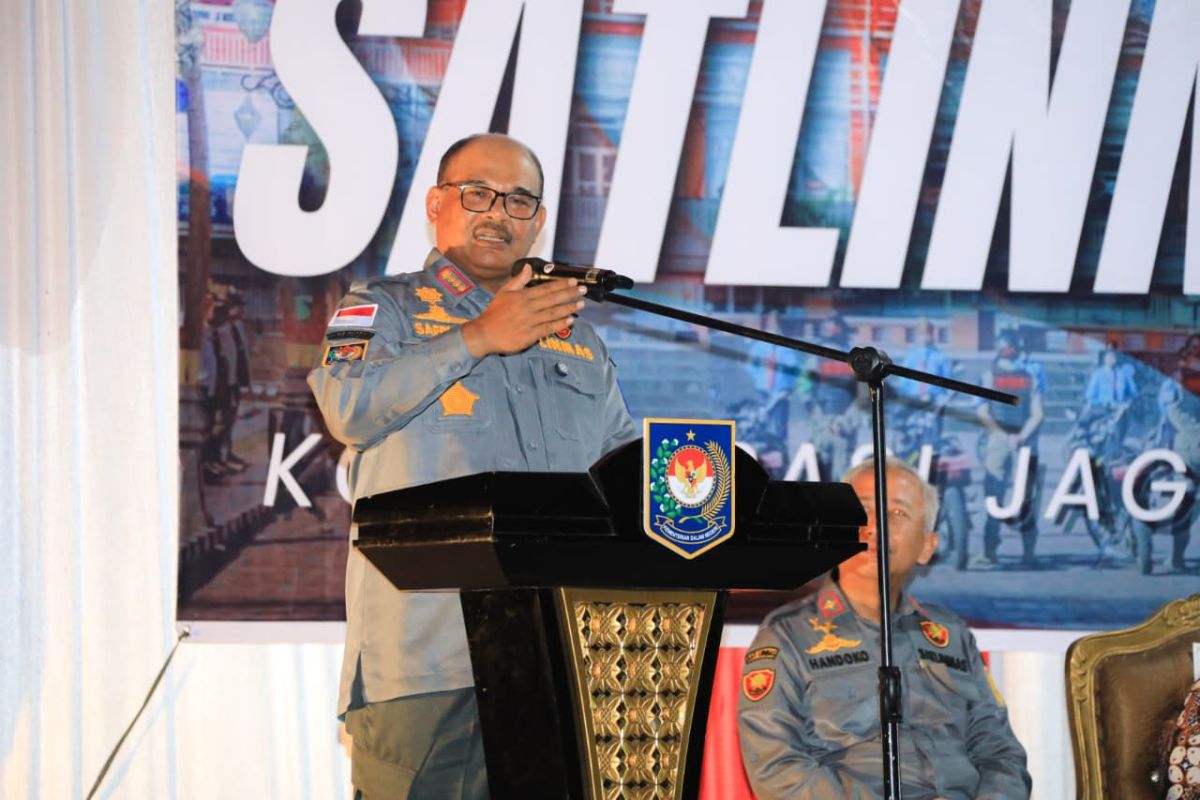 Ministry of Home Affairs Strengthens Role of Satlinmas in Maintaining Public Order