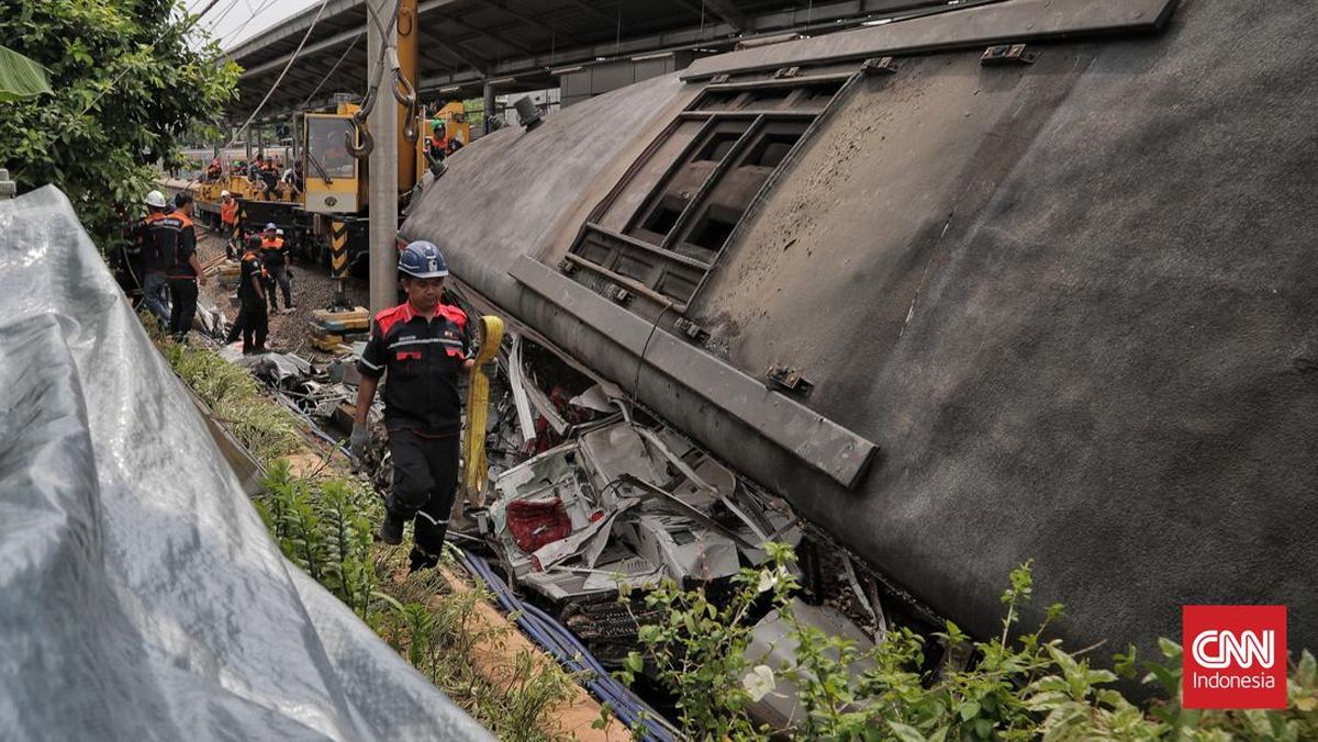 Police Investigate Human Error and System Issues in Bekasi Train Accident