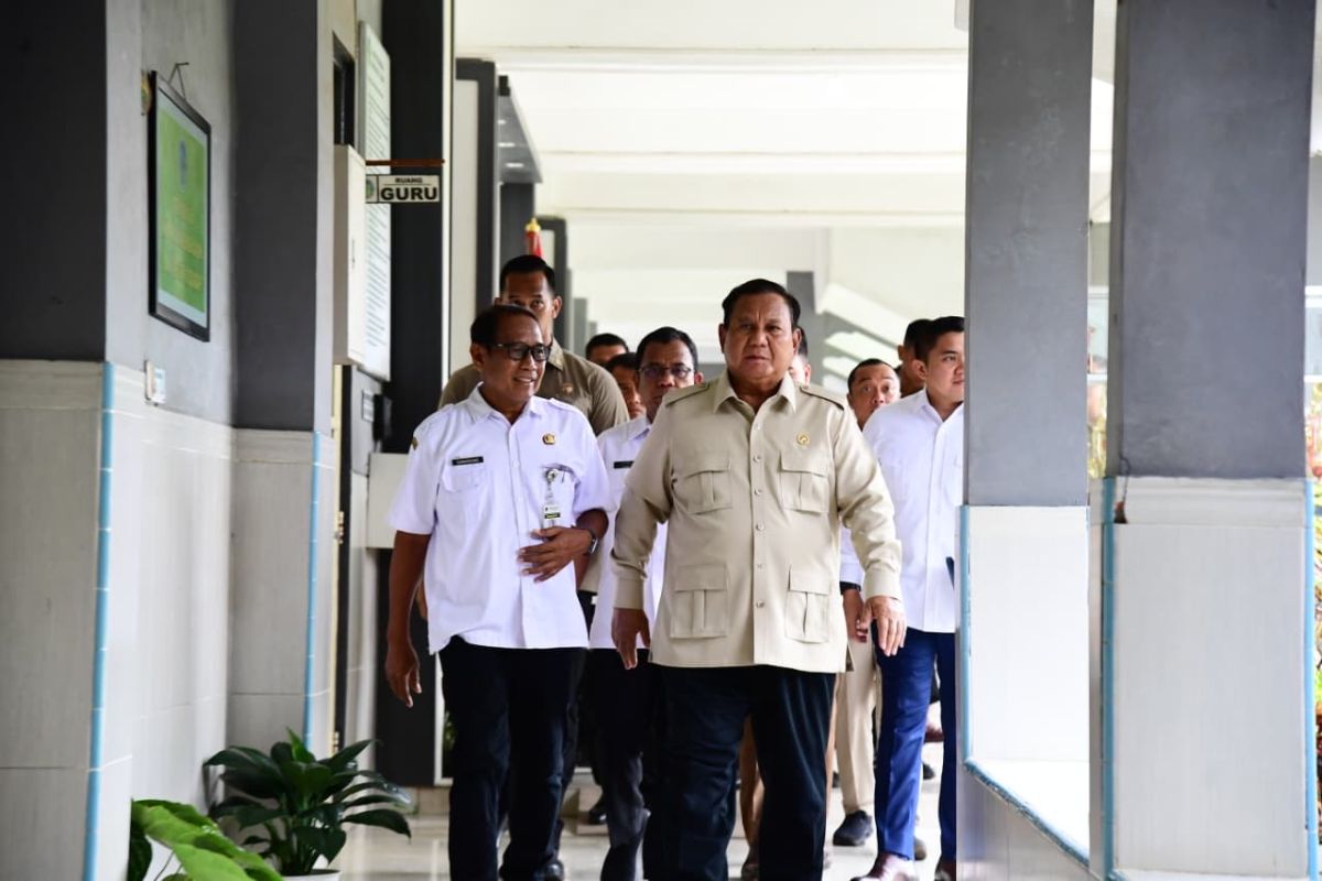 President inspects SMAN 1 Cilacap to ensure quality of facilities