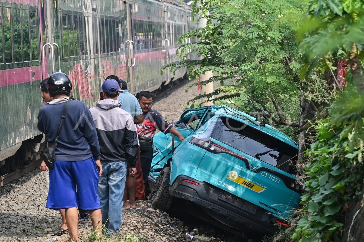 Can an electric vehicle suddenly shut down when crossing railway tracks?