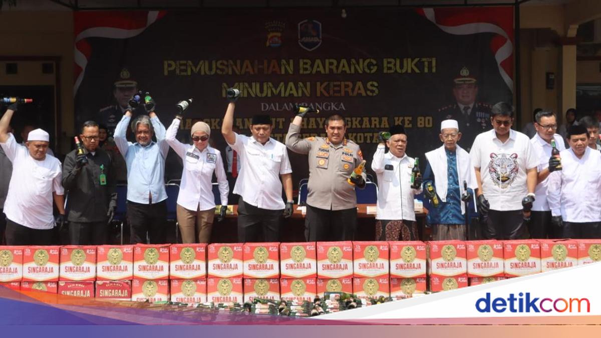 17,000 Bottles of Illegal Liquor Destroyed in Serang