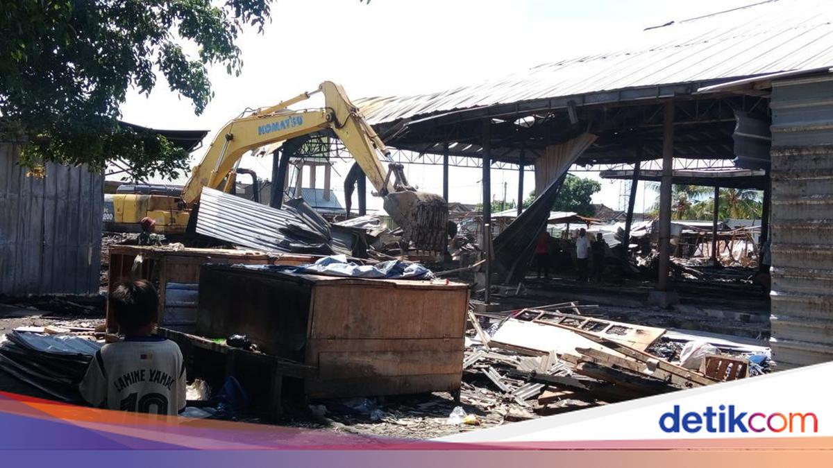 Pringgabaya Market Burns Down, Traders to Receive Temporary Stalls