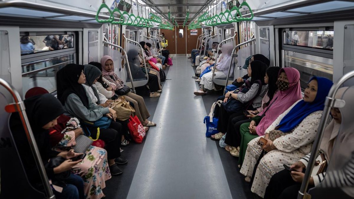 Expert: Proposal to Move Women's KRL Carriages to the Middle is an Absurd Idea