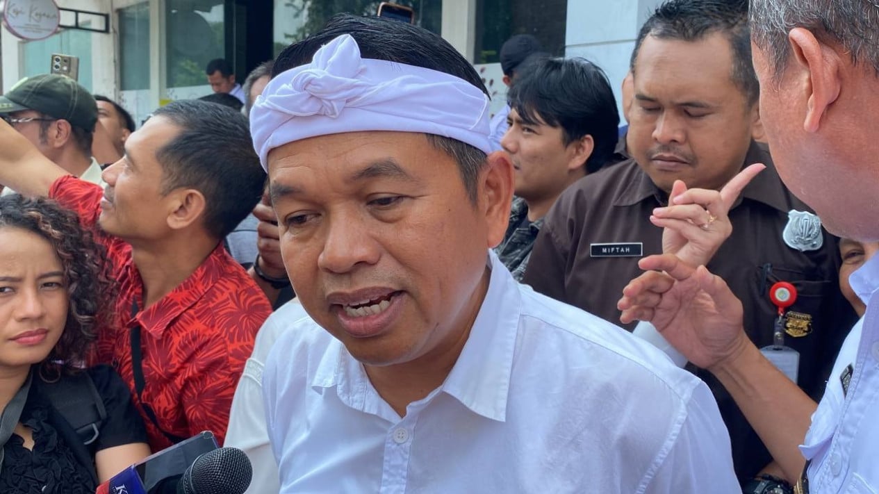 Dedi Mulyadi Provides Rp50 Million Compensation to Family of Deceased Victim in East Bekasi Train Collision