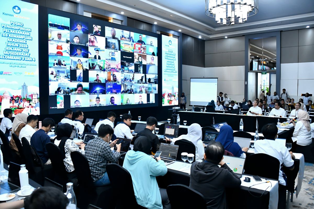 Minister of Basic and Secondary Education Monitors Orderliness of Academic Ability Test Implementation via Command Centre