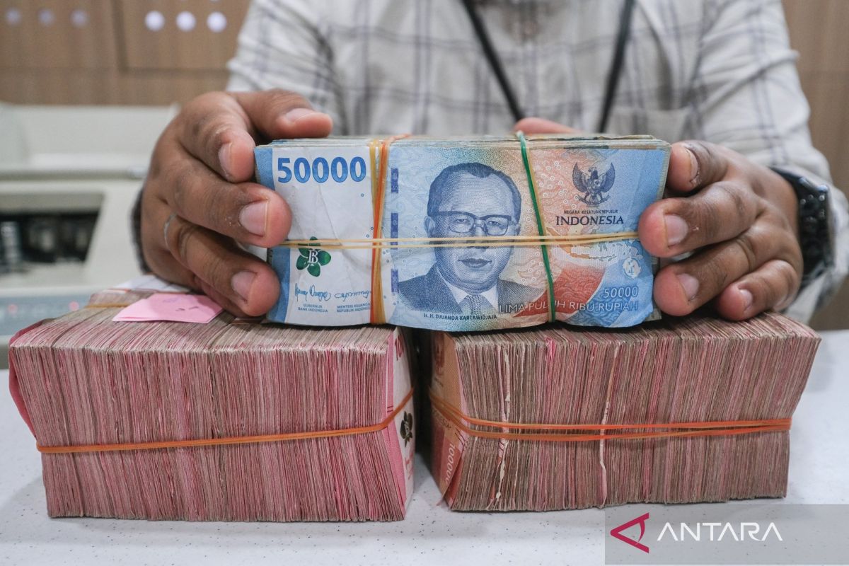Prabowo criticises businesspeople who "store" wealth abroad