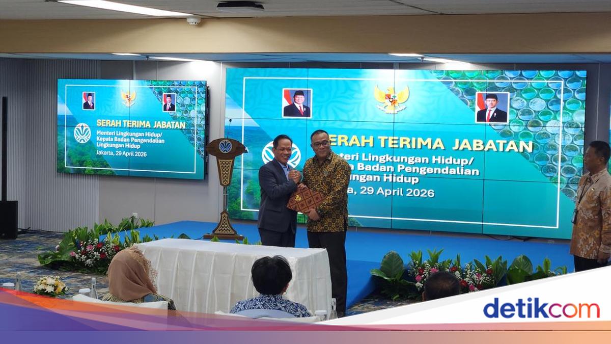 Hanif Faisol Officially Hands Over Environment Minister Position to Jumhur Hidayat