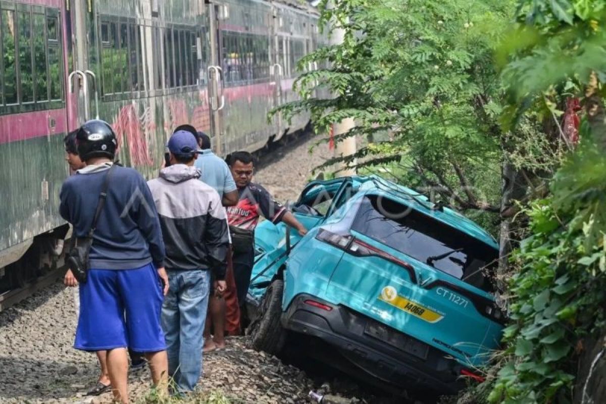 Transport Expert Urges Ministry of Transportation to Evaluate Taxi Permits Following Train Collision
