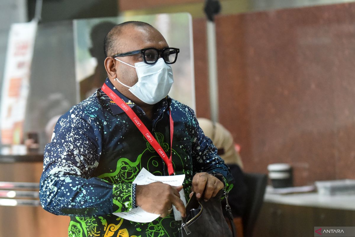 KPK examines former driver of Lukas Enembe as witness in Papua funds case