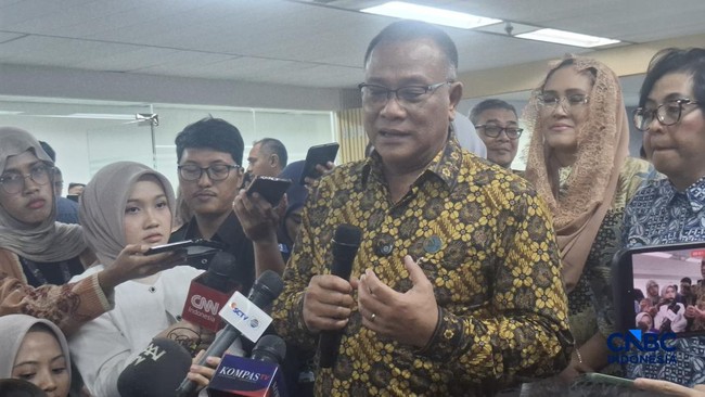 Environment Minister Jumhur Aims to Resolve Waste Management Issues