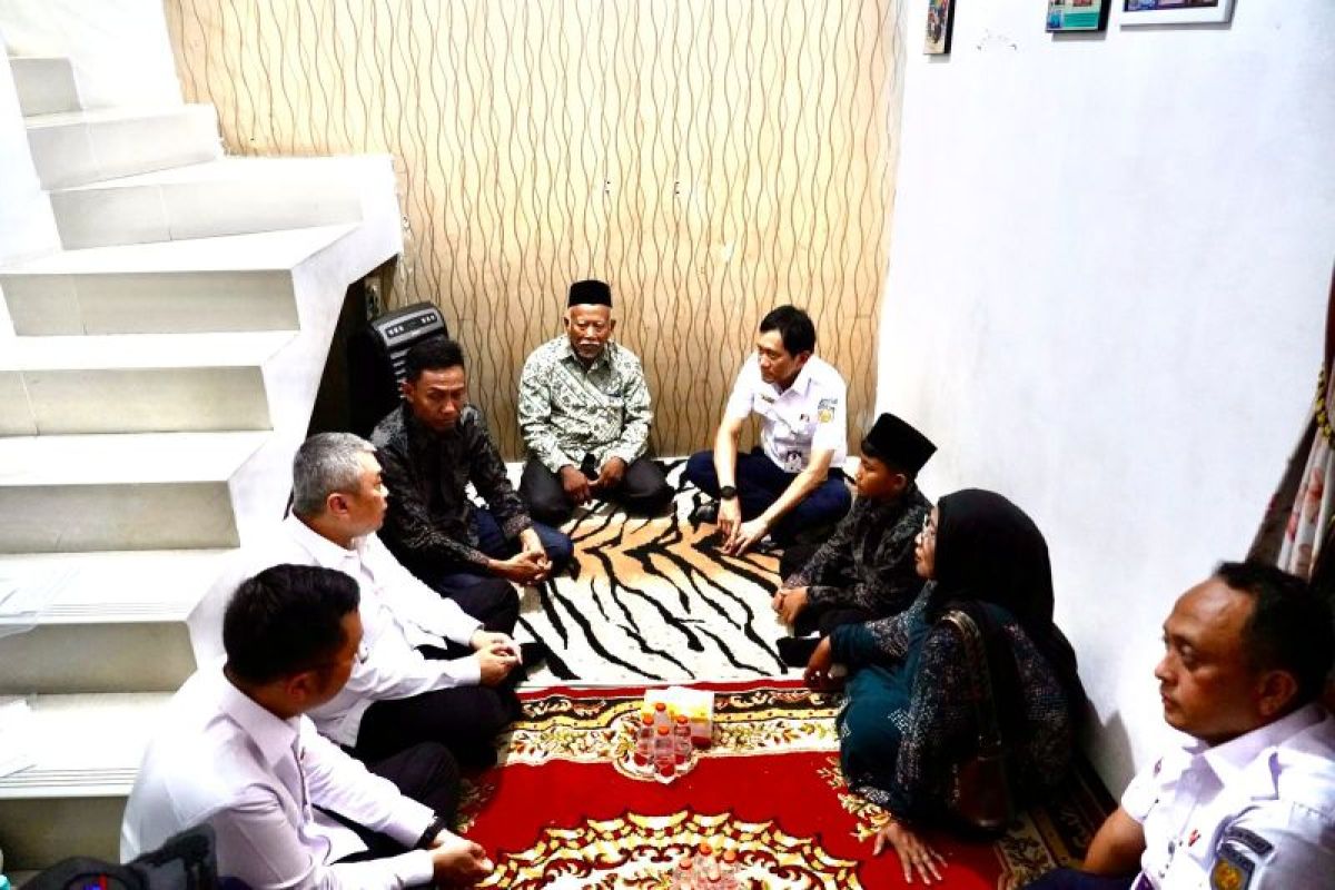 Minister of Transportation and KAI President Director Pay Condolences to Families of East Bekasi Victims, Ensure Thorough Investigation