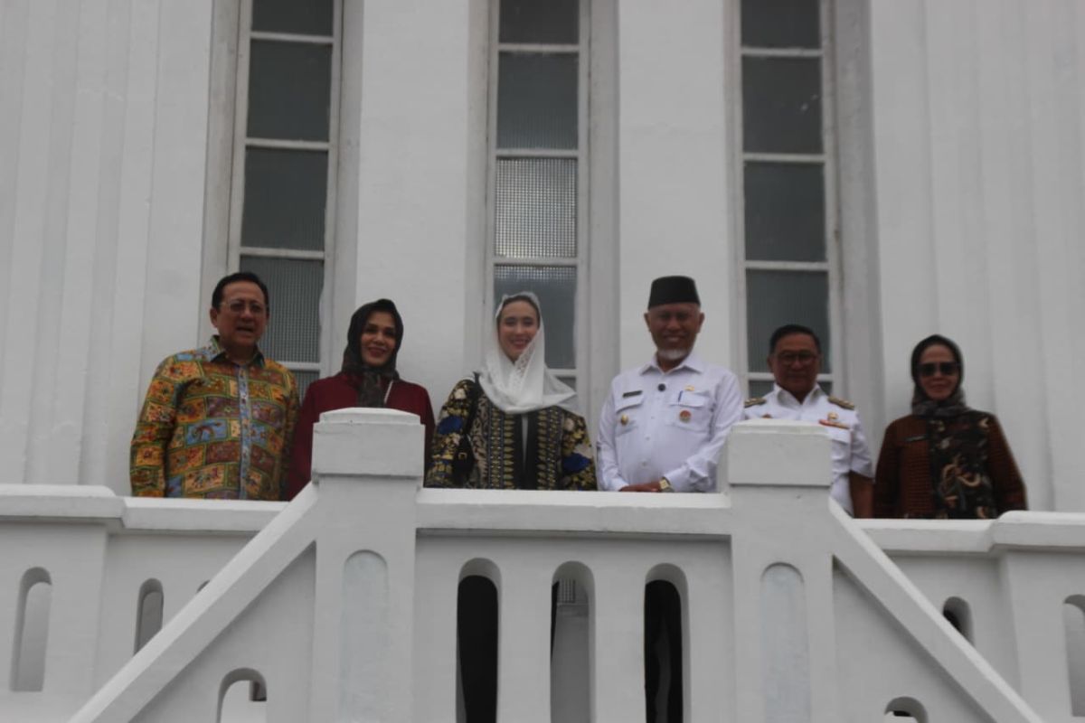 Tourism Minister Praises Historical Value of Bukittinggi and the Jam Gadang Clock Tower