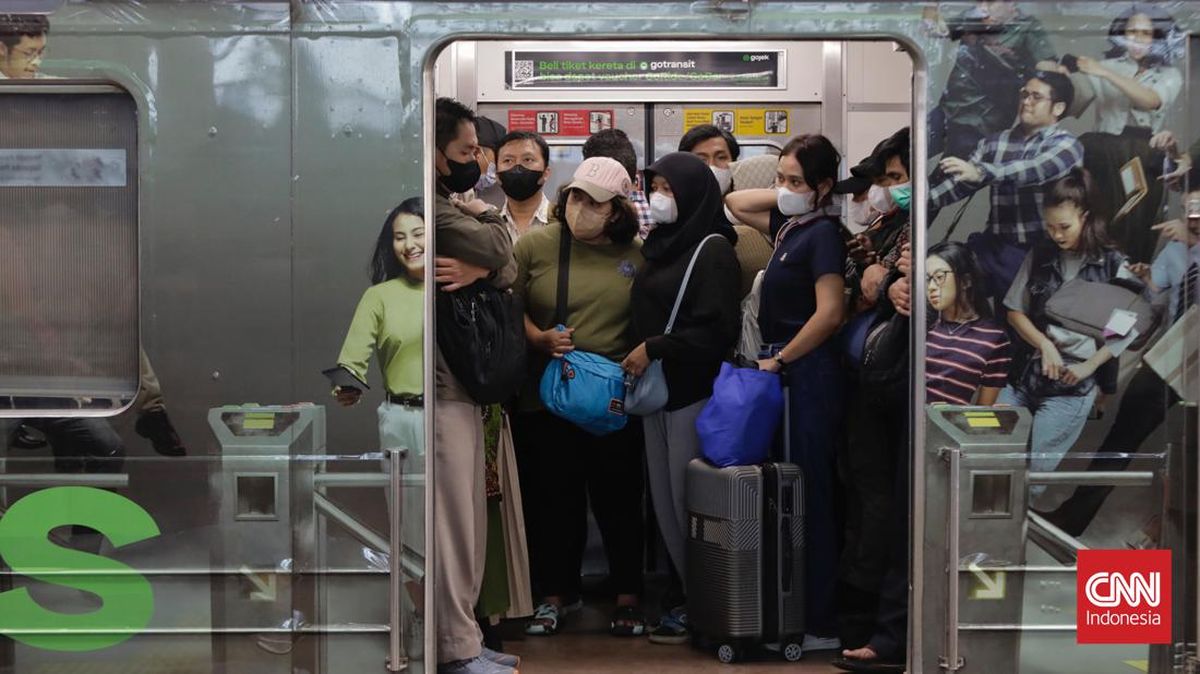 Transport Society: No Special Carriages for Men, but Mixed