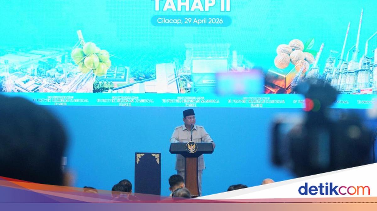 Prabowo Jokes with Minister Trenggono: No More Fainting