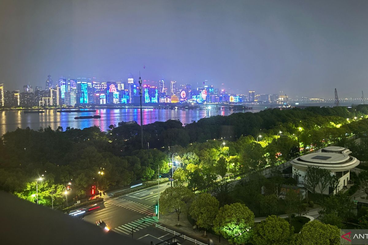 Tracing the Digital Footprints and Modernity in Hangzhou City