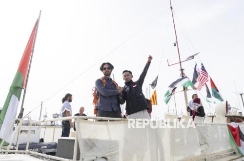 Zionists Begin Hijacking the Global Sumud Flotilla's Hundred-Strong Fleet Hundreds of Kilometres from Israel's Coast