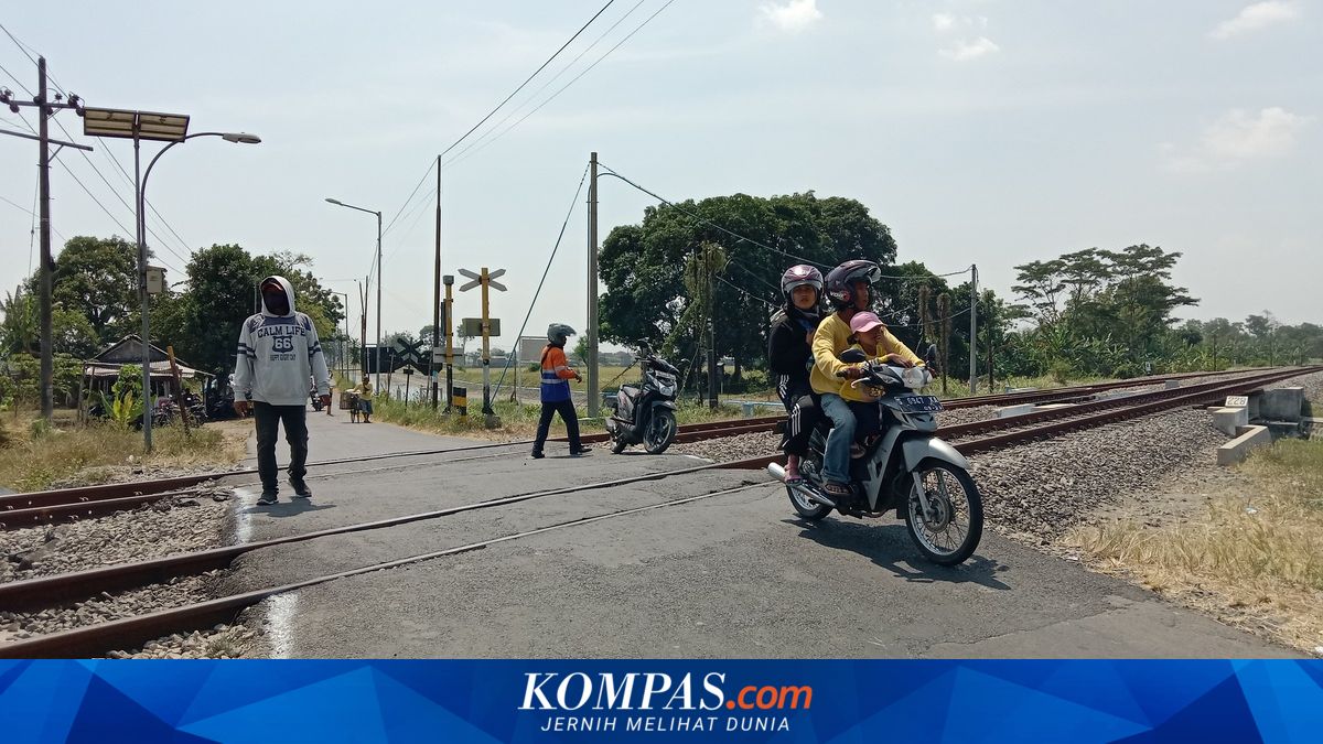 Clarifying the Myth of Responsibility for Railway Crossing Gates