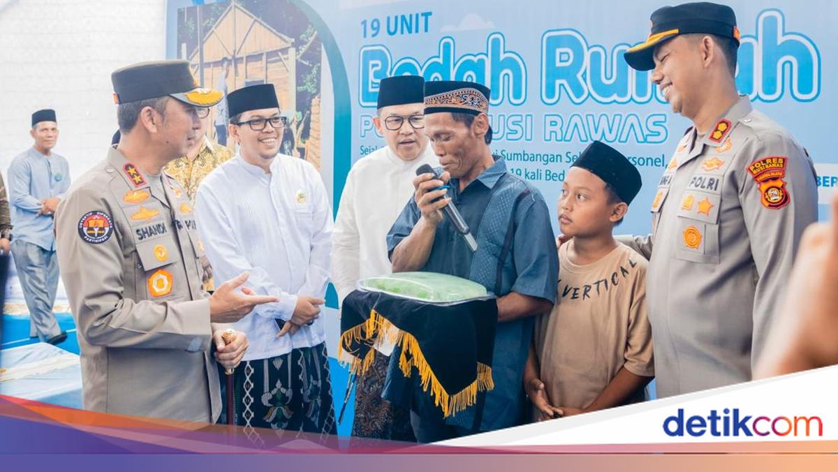 South Sumatra Police Chief Inaugurates House Renovation in Musi Rawas, Residents Appreciate with Gethuk Gift