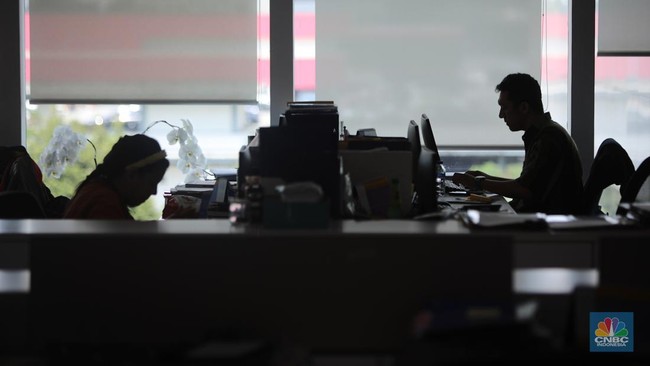 Office Workers Under Increasing Pressure, Future Even More Challenging