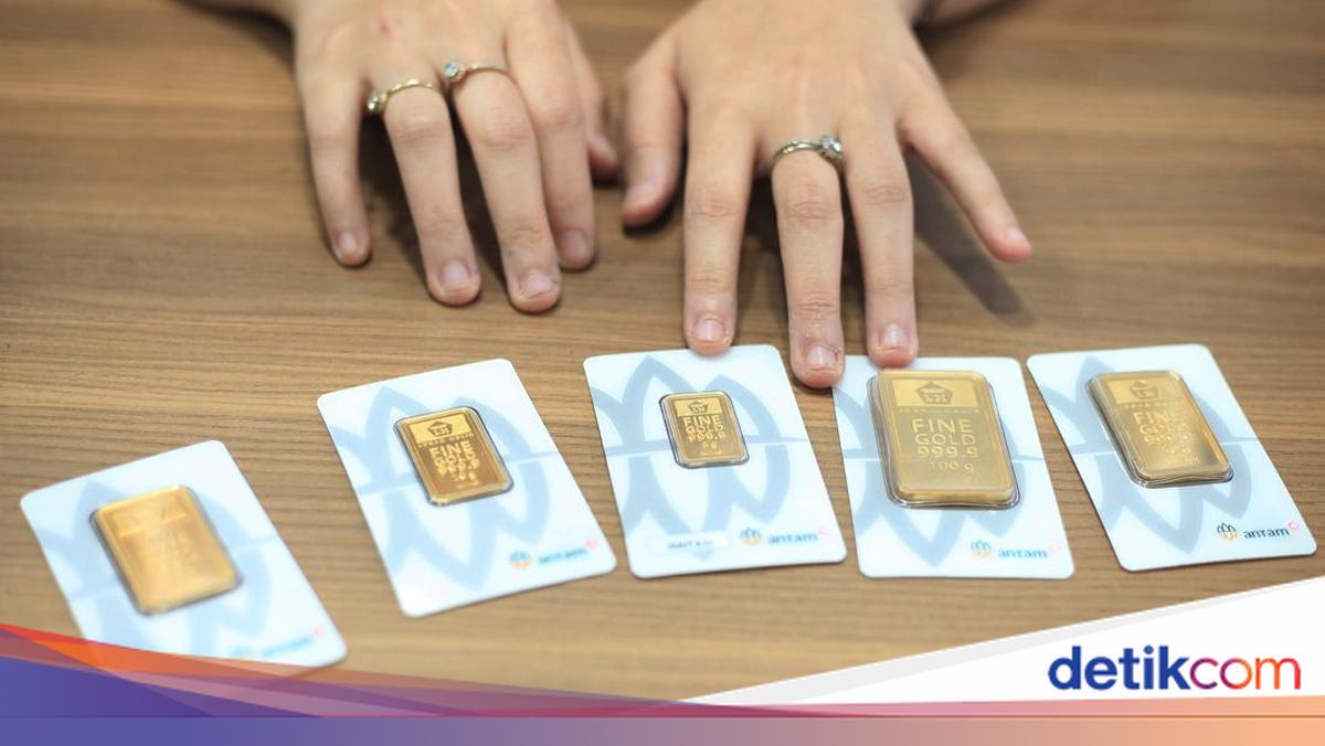 Antam Gold Price Falls by Rp 15,000 per Gram