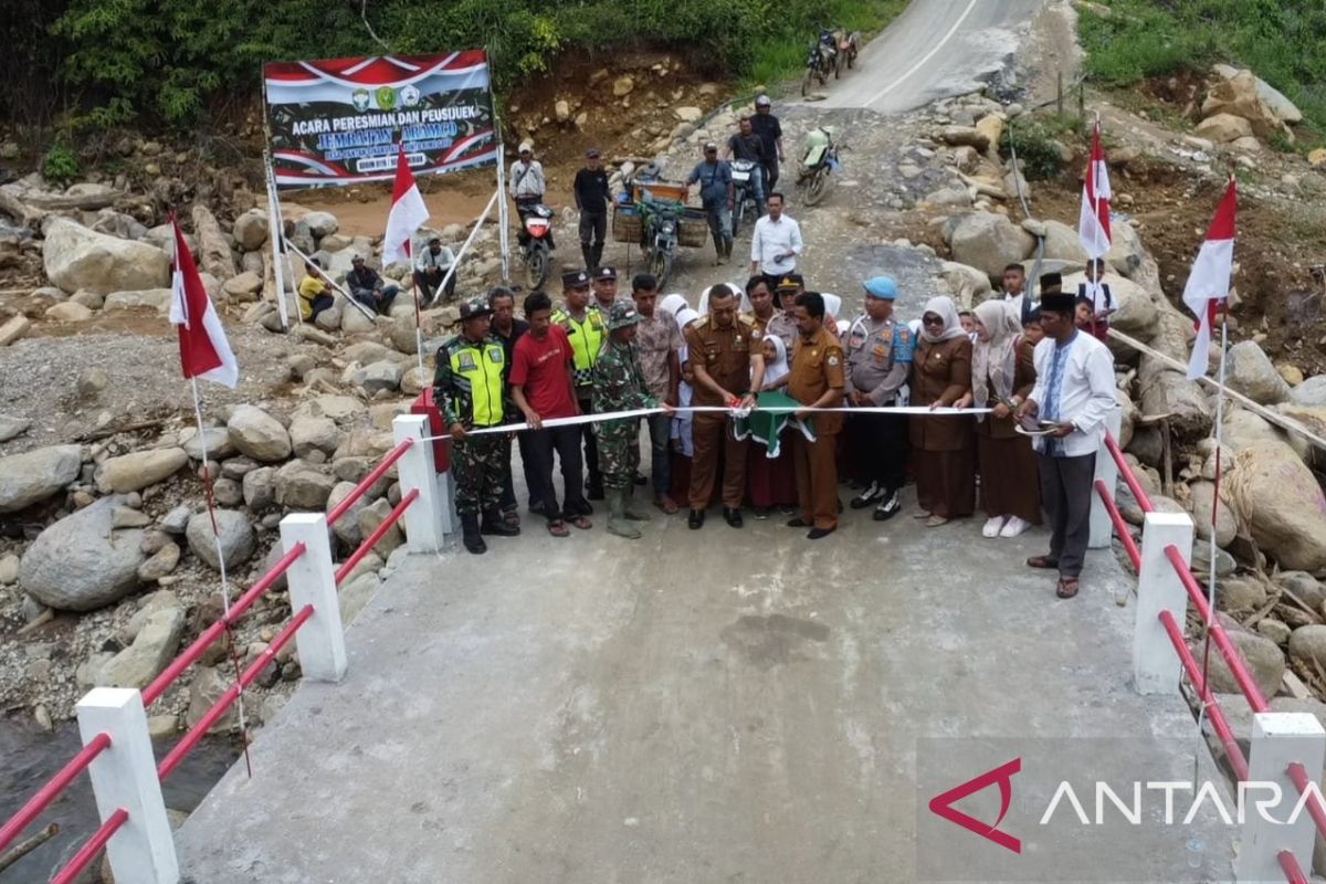 Indonesian Army Enhances Inter-Regional Connectivity by Building Bridges