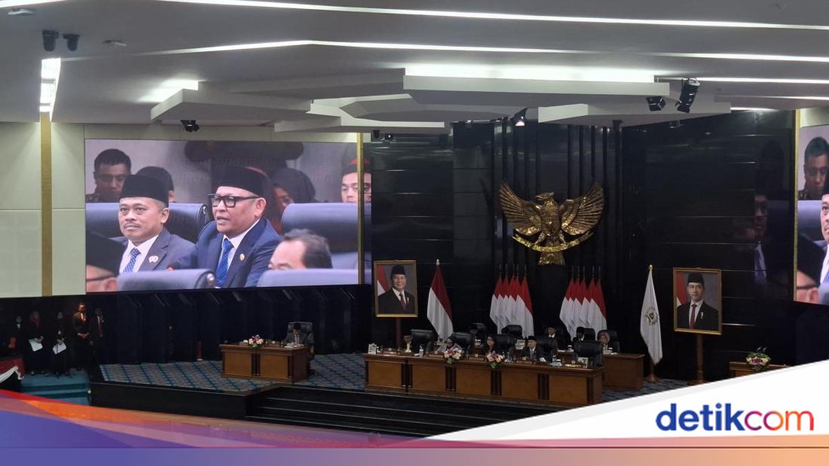 Plenary Meeting: Several Jakarta Legislators Request Expansion of Free School Programme