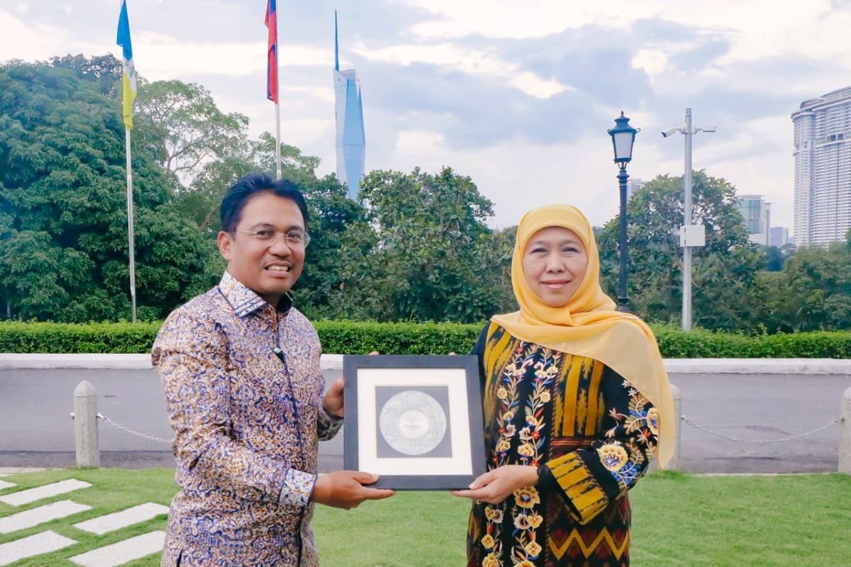 Governor strengthens Bank Jatim through global sharia collaboration