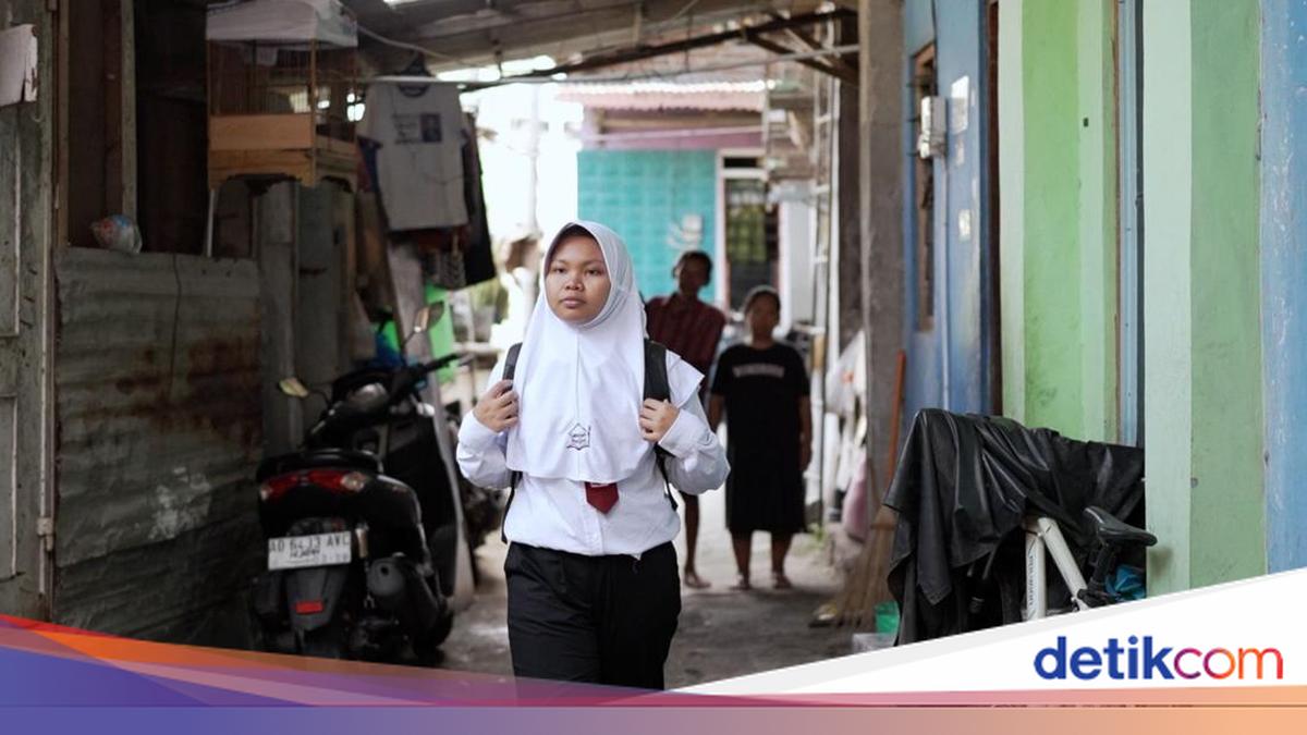 People's School Becomes Turning Point for Student in Surakarta to Pursue Her Future