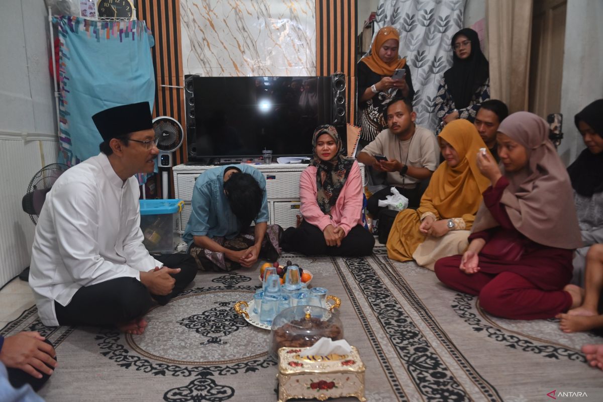 Minister ensures aid and assessment for Bekasi train victims