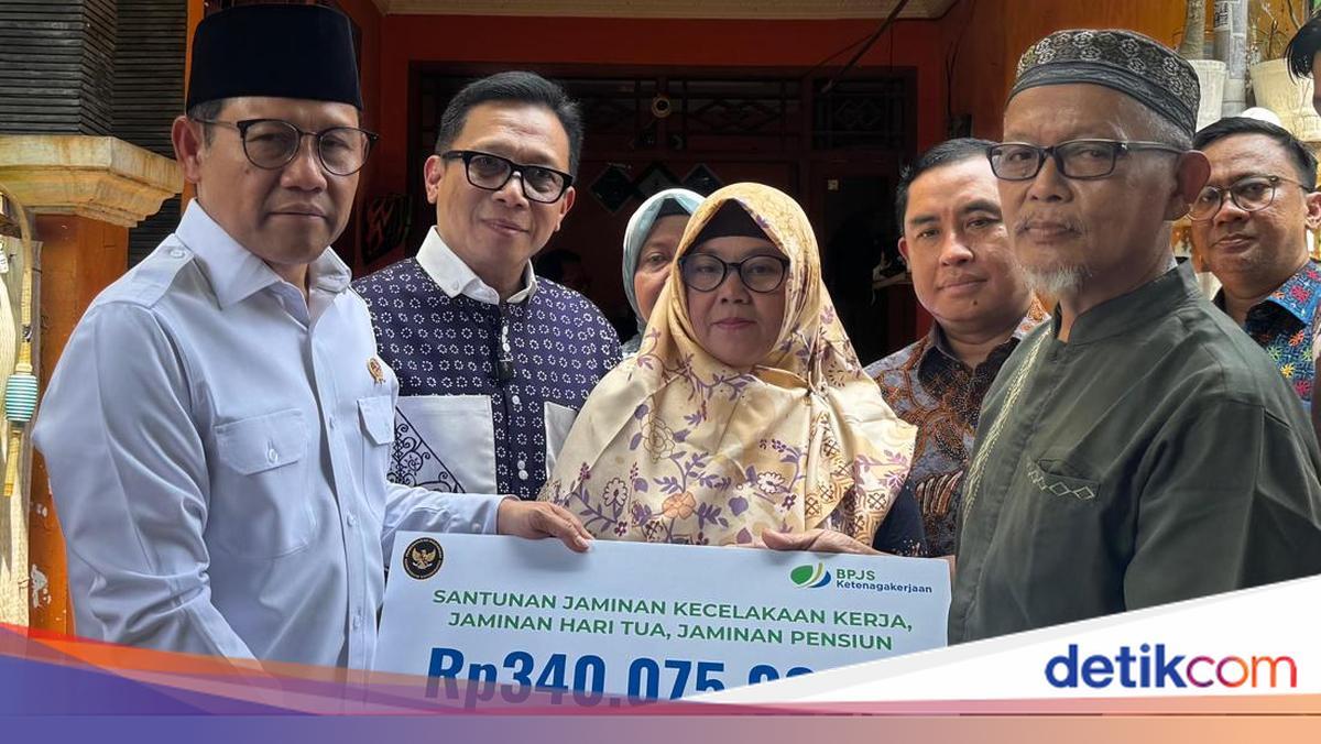 Visiting Nur Ainia's Home, Coordinating Minister for Human Development Delivers BPJS Employment Benefits