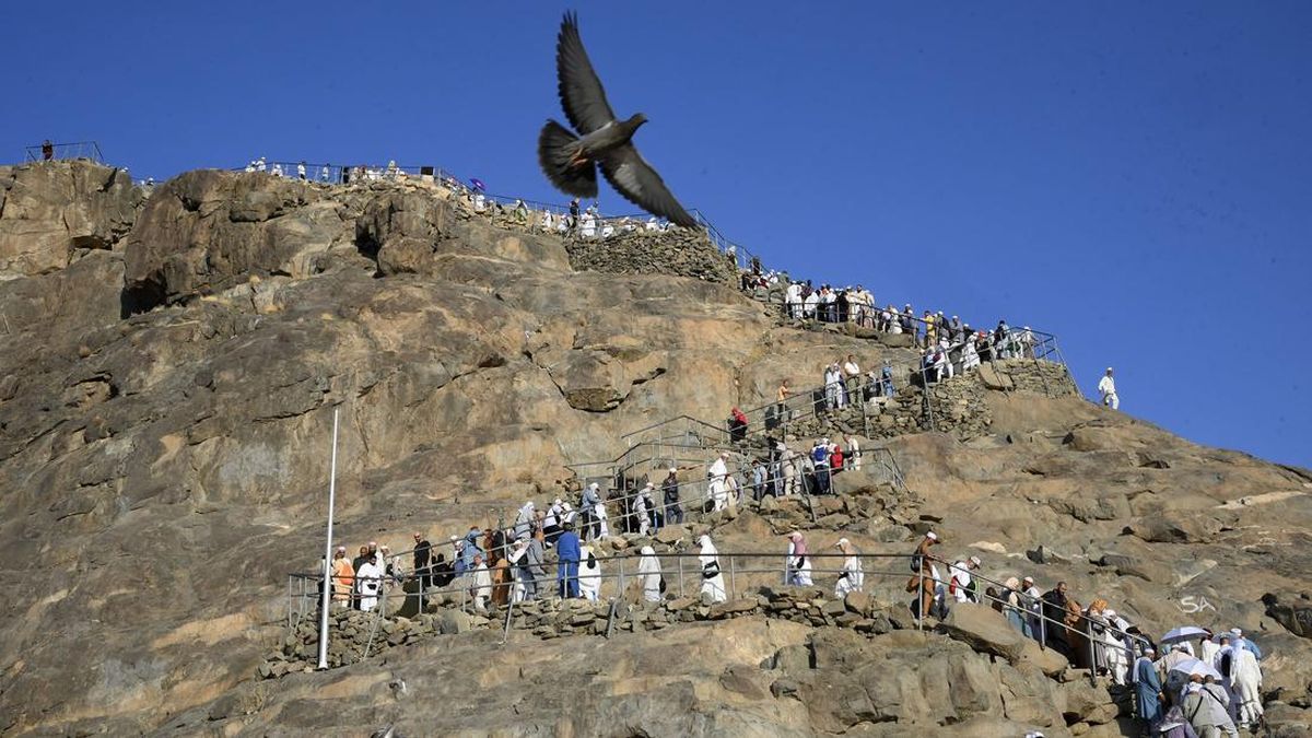 Parliament Calls for Legal Action Against Three Indonesians Involved in Illegal Hajj in Mecca