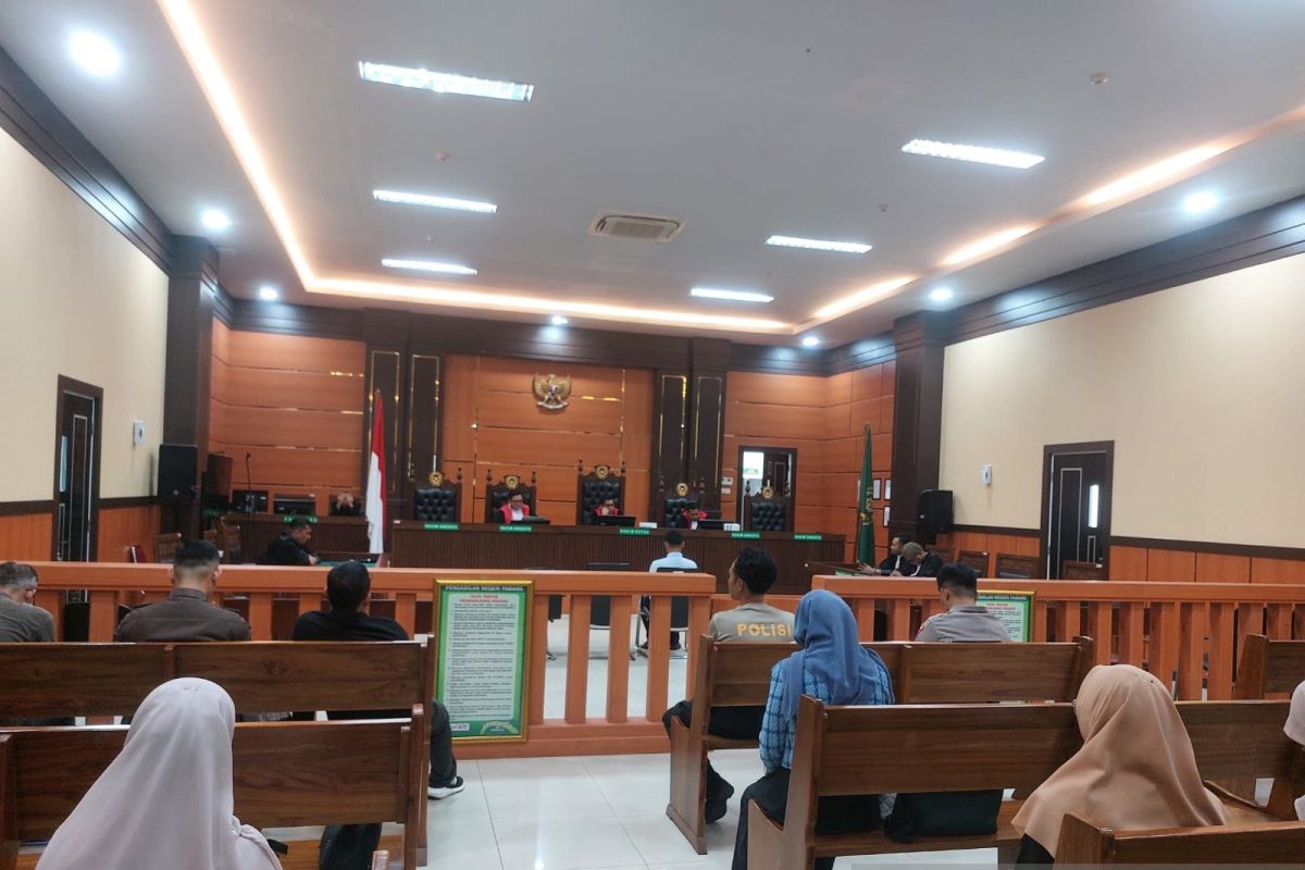 Padang District Court sentences drug trafficker of 50 kg to life imprisonment