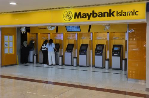Meeting Maybank Islamic Malaysia Boss, Khofifah to Strengthen Bank Jatim Syariah