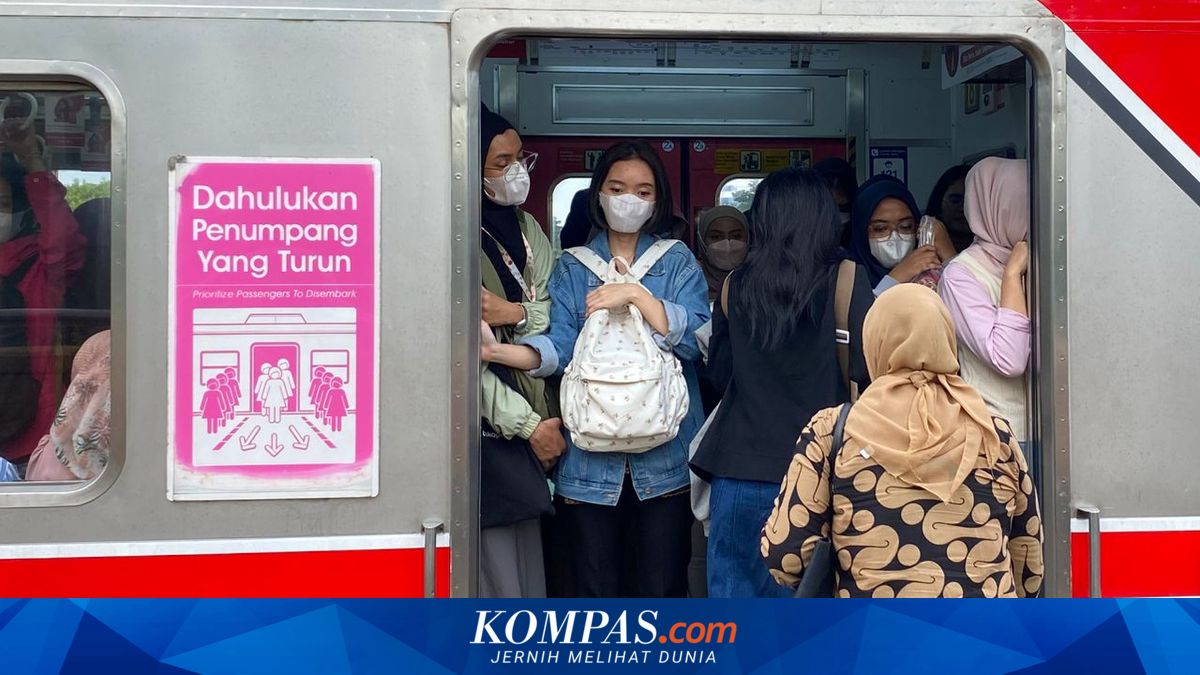 Not a Safety Solution: Female Passengers Reject Proposal to Move Women's Carriages to the Middle